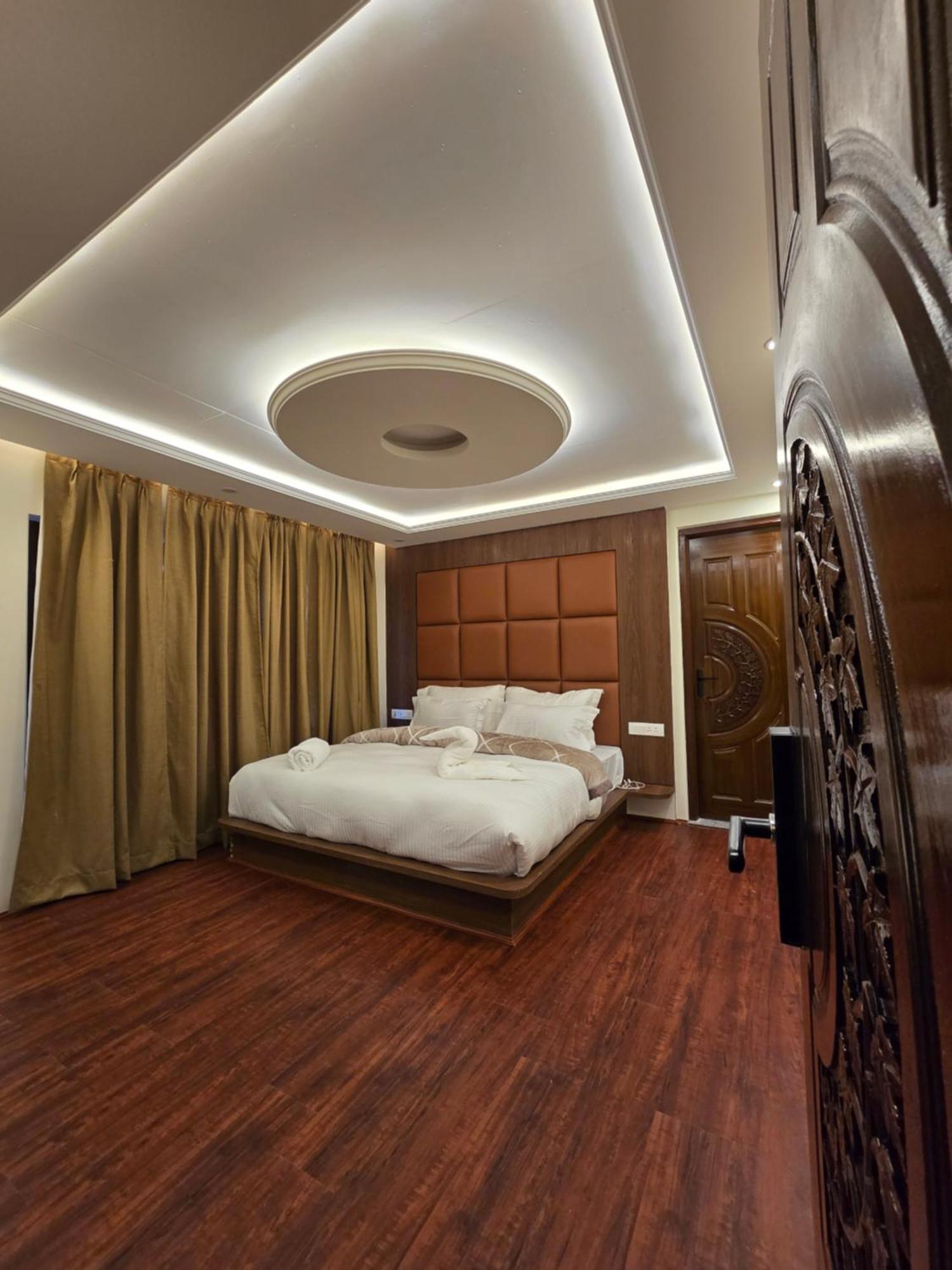 Hotel Premier Pahalgām Esterno foto