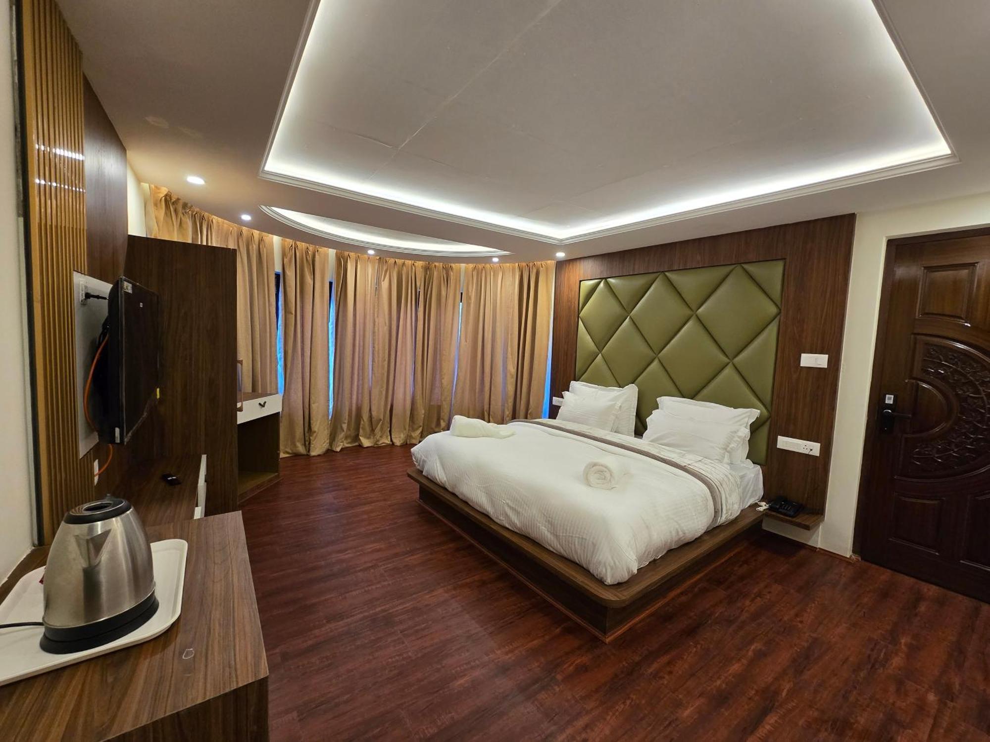 Hotel Premier Pahalgām Esterno foto