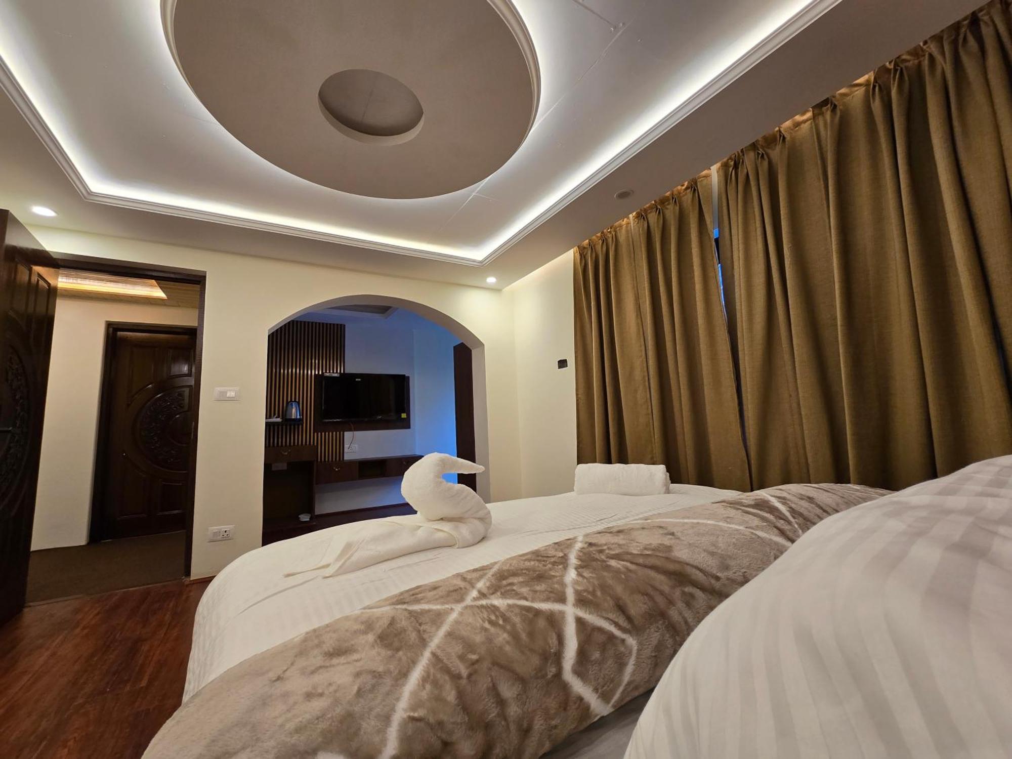 Hotel Premier Pahalgām Esterno foto